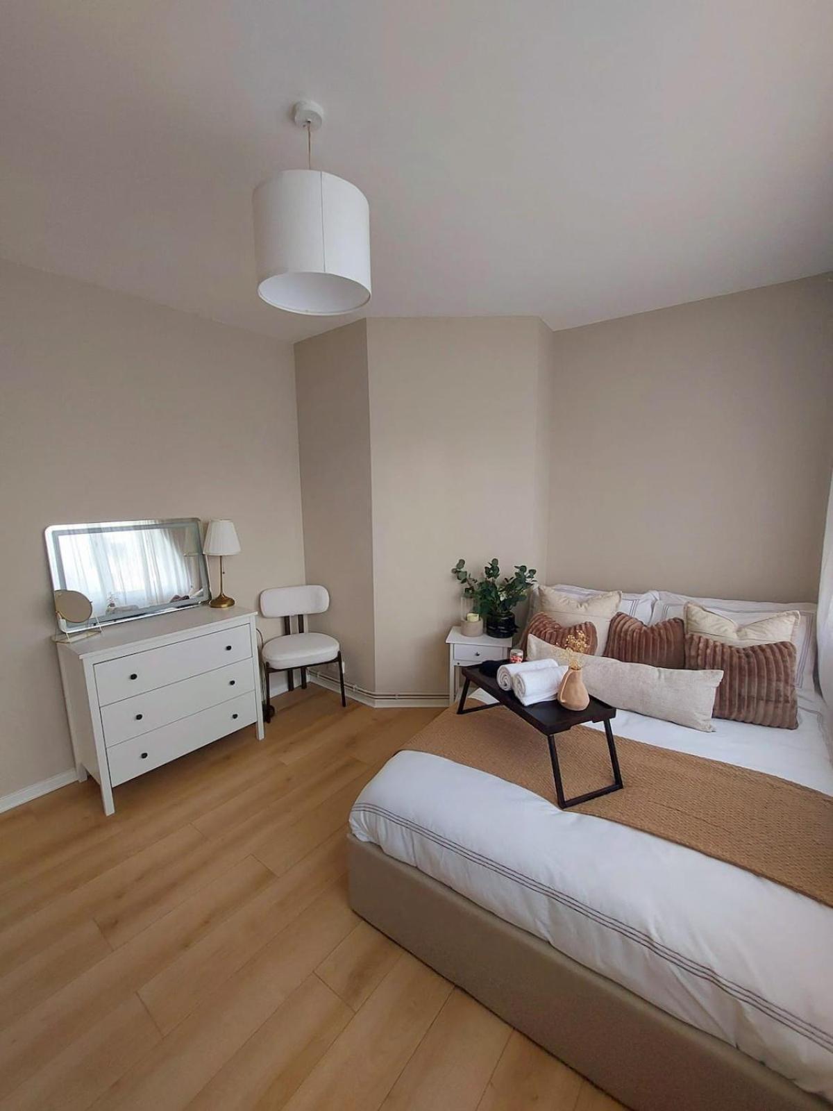 Light, Spacious Flat On Brixton Hill Appartamento Londra